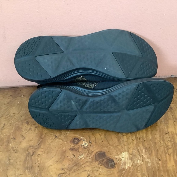 PUMA  194116-02 Prowl Slip-on Athletic Women Shoes Size 8 Soft Foam  Black Gold - Picture 5 of 12